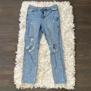 Hollister Mom Jeans rarely worn! Size 9r